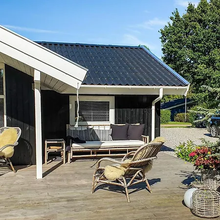 8 Person In Sydals-by Traum Skovmose