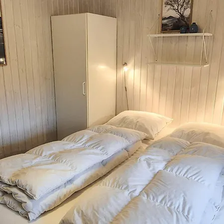 8 Person In Sydals-by Traum *