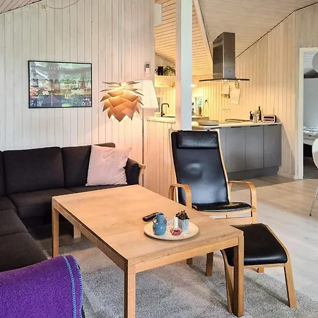 8 Person In Sydals-by Traum Skovmose