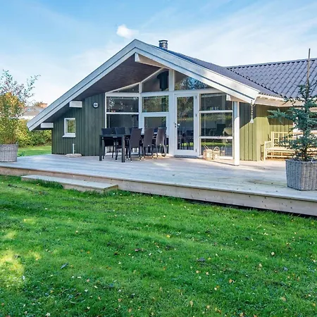 8 Person In Sydals-by Traum *