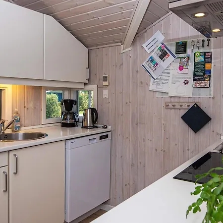 8 Person In Sydals-by Traum